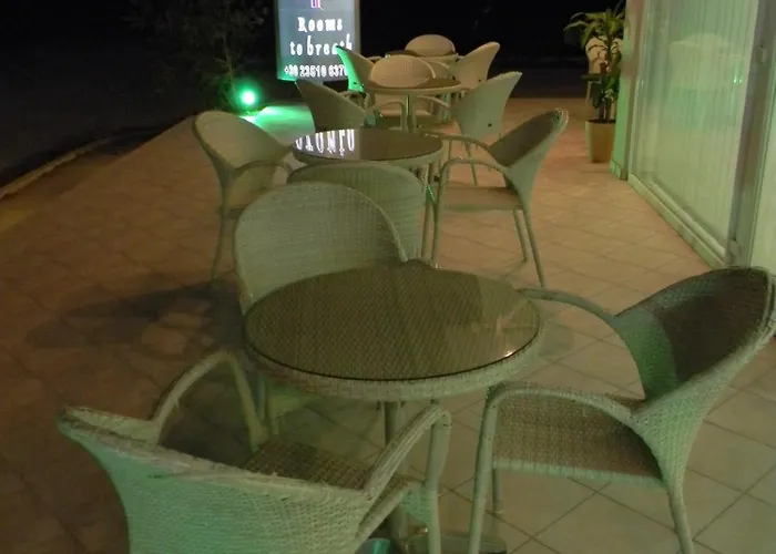 多伦多酒店 Paralía